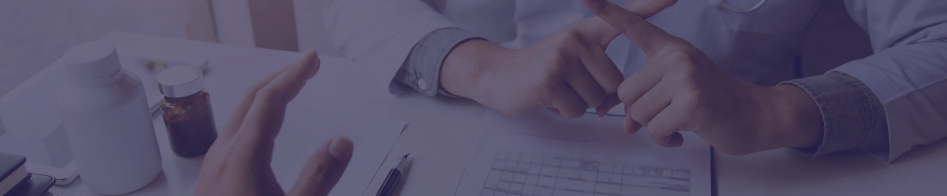 The doctor shows that the patient is not following the rules of treatment The doctor shows that the patient is not following the rules of treatment