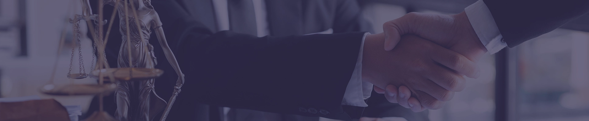 A man shakes hands with a personal injury lawyer